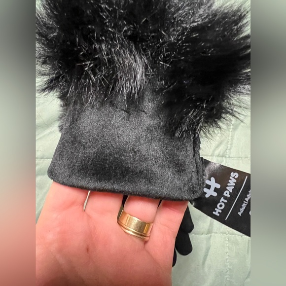 Hot Paws fur wrist gloves - Picture 3 of 3
